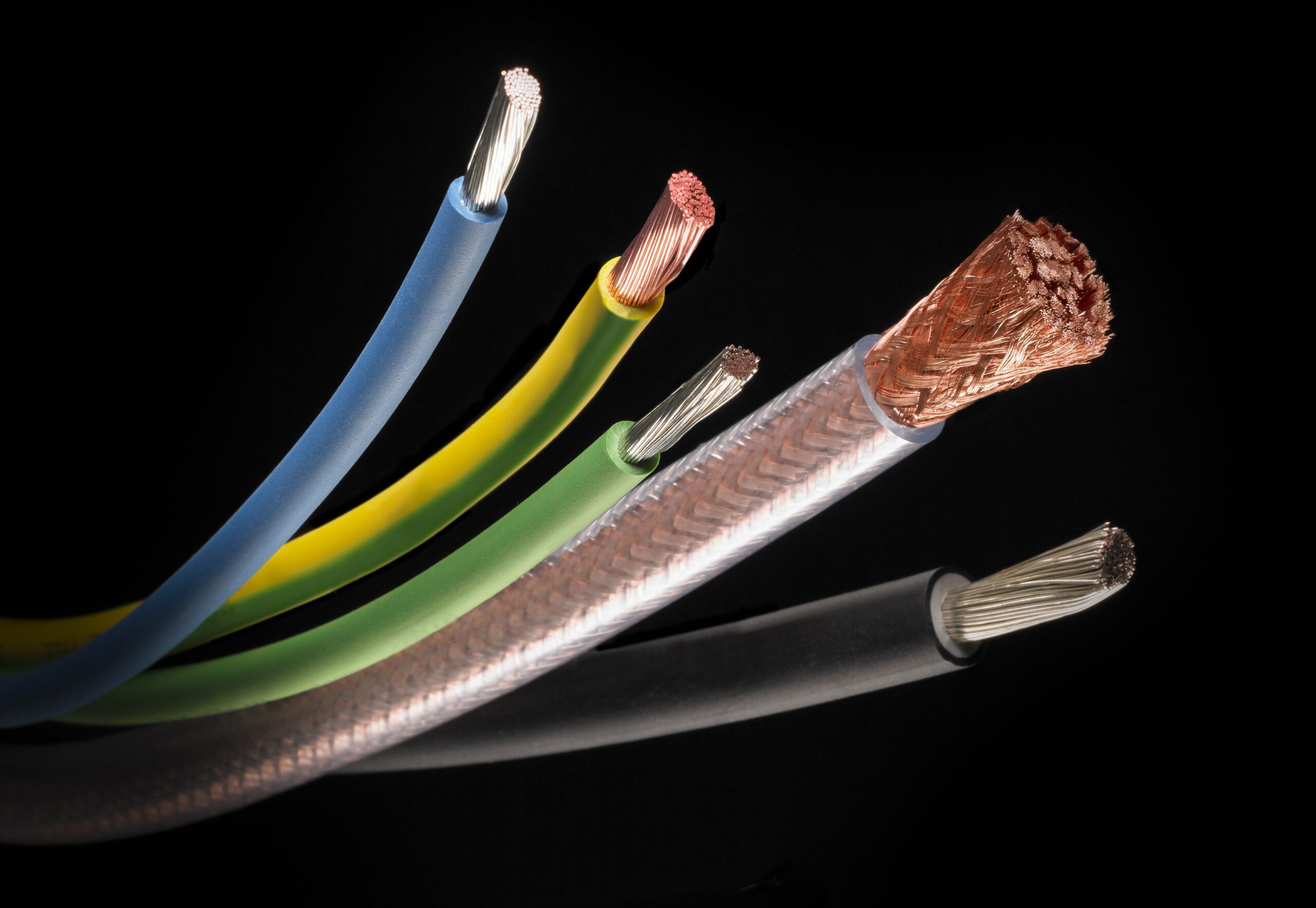 Eligiendo el camino correcto: cómo seleccionar cables eléctricos de calidad para el éxito en la industria.